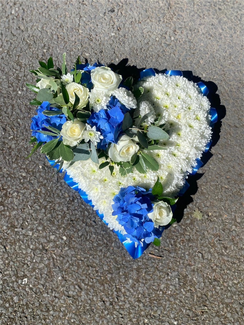 Based chrysanthemum Heart Tribute